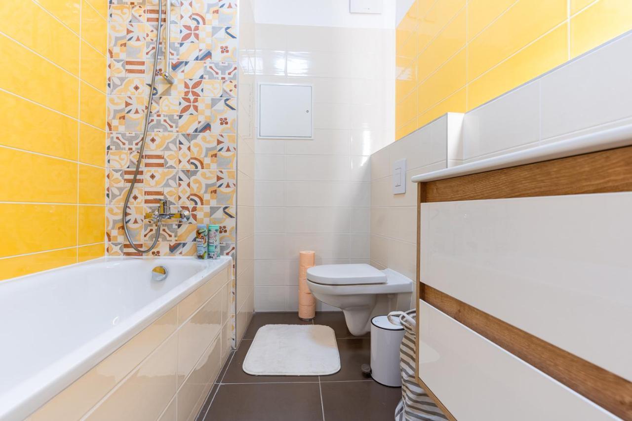 Modern & Newly Built Apartment With Private Garage ブダペスト エクステリア 写真