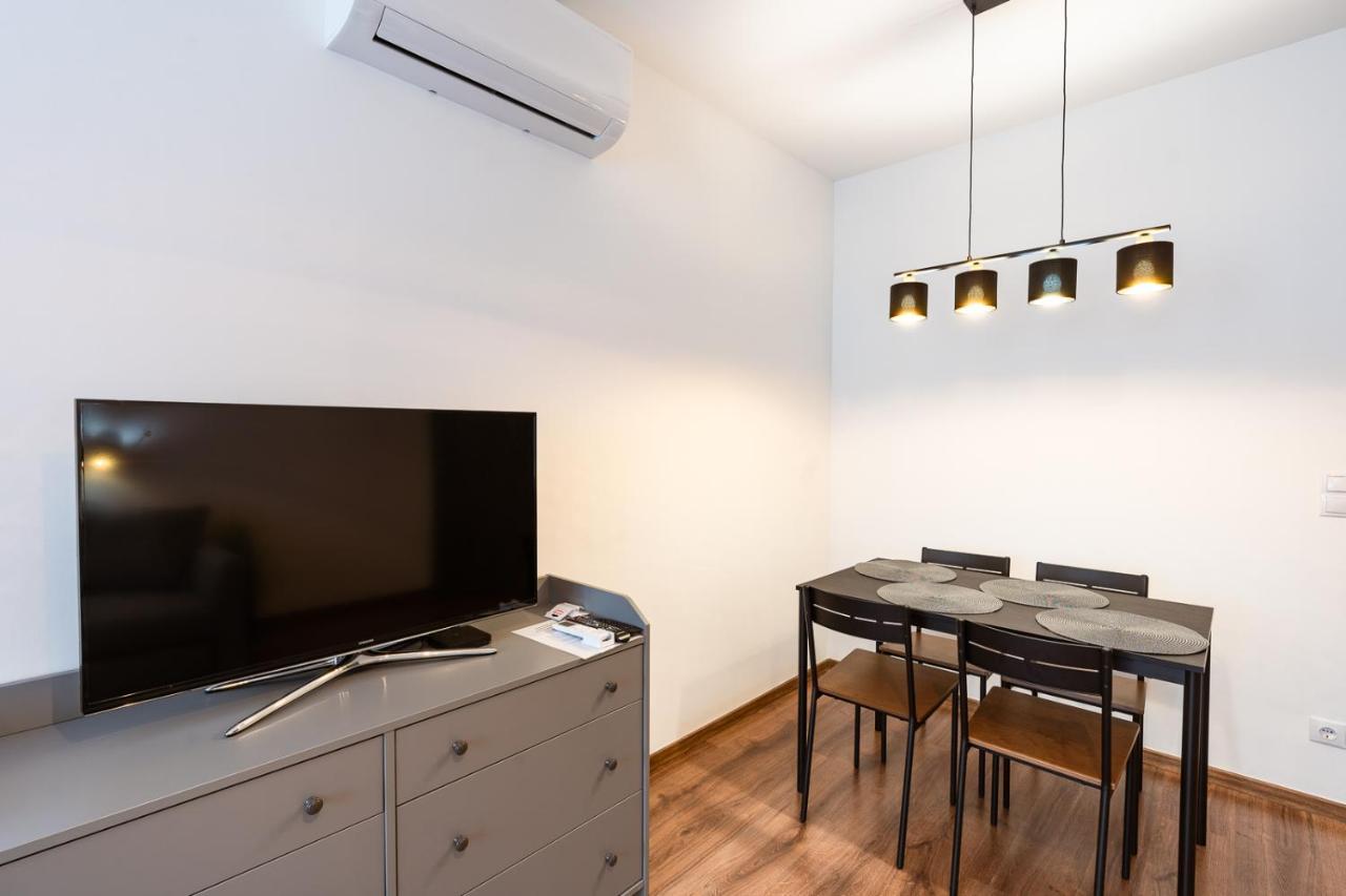 Modern & Newly Built Apartment With Private Garage ブダペスト エクステリア 写真