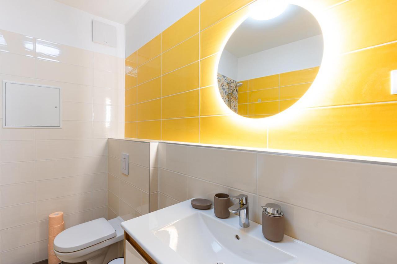 Modern & Newly Built Apartment With Private Garage ブダペスト エクステリア 写真