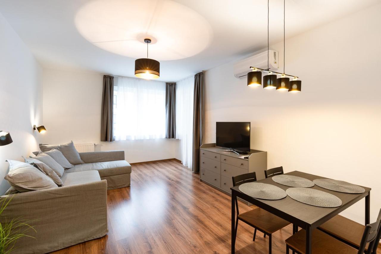 Modern & Newly Built Apartment With Private Garage ブダペスト エクステリア 写真