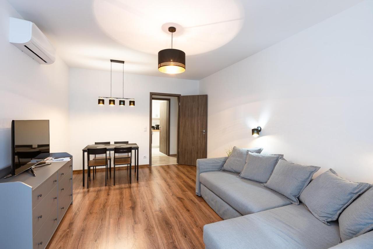 Modern & Newly Built Apartment With Private Garage ブダペスト エクステリア 写真