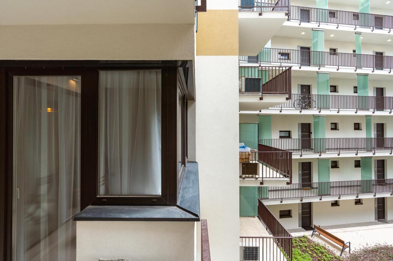 Modern & Newly Built Apartment With Private Garage ブダペスト エクステリア 写真
