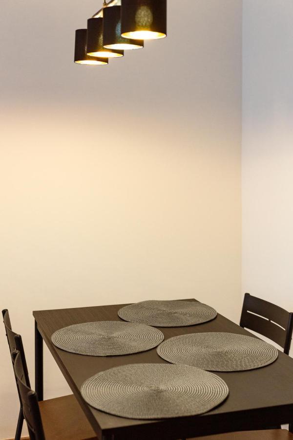 Modern & Newly Built Apartment With Private Garage ブダペスト エクステリア 写真